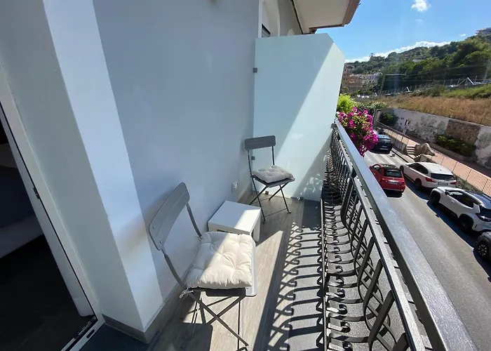 Naxos Marina Bay Bed & Breakfast 4*