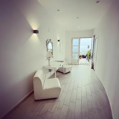 Naxos Marina Bay B&B 지아르디니낙소스