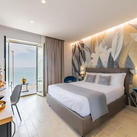 Naxos Marina Bay 4*