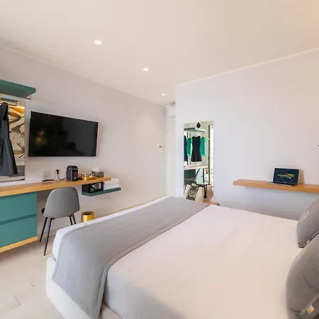 Naxos Marina Bay B&B 지아르디니낙소스