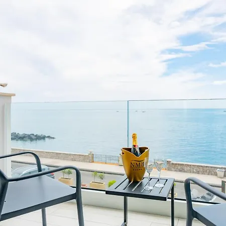 Naxos Marina Bay B&B 지아르디니낙소스