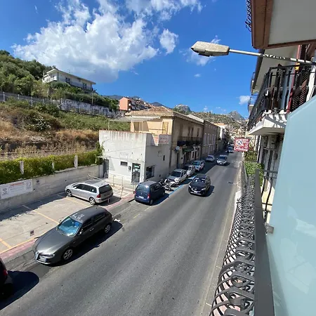 לינה וארוחת בוקר Naxos Marina Bay גיארדיני נאקסוס