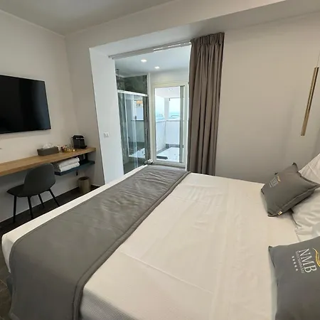 Naxos Marina Bay B&B 지아르디니낙소스