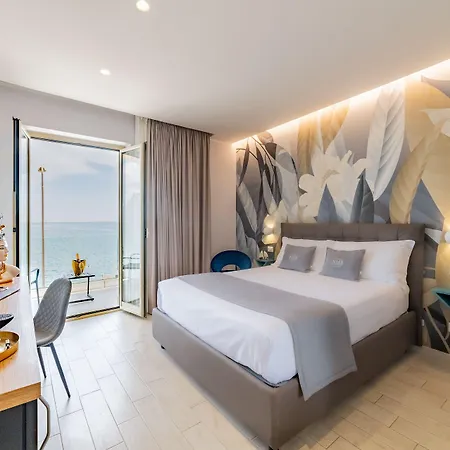 Naxos Marina Bay 4*