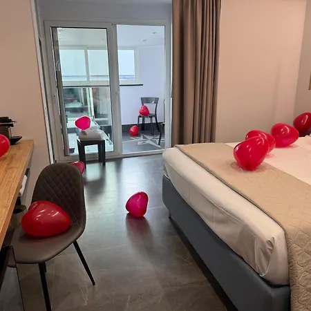 Naxos Marina Bay جيارديني ناكسوس