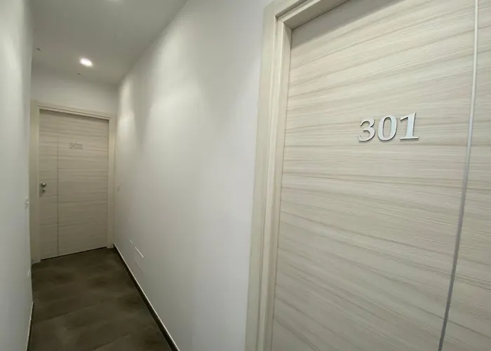 Naxos Marina Bay Couette-café