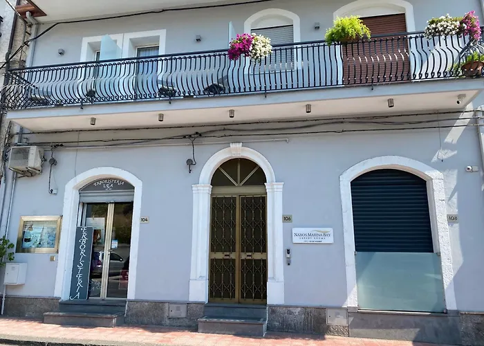 Naxos Marina Bay Couette-café 4*