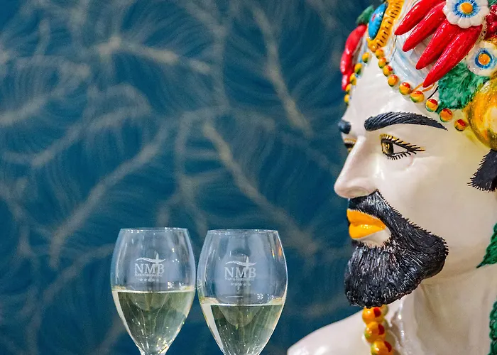 Naxos Marina Bay Couette-café 4*