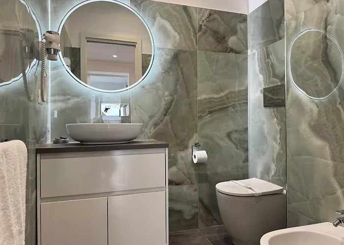 Naxos Marina Bay Couette-café 4*