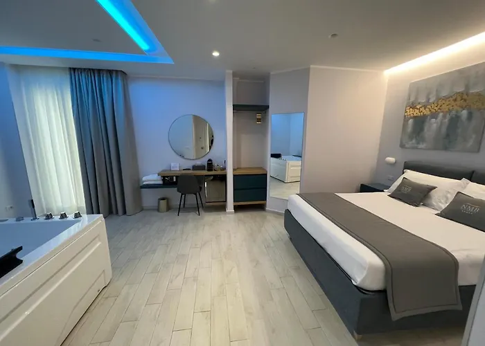 Naxos Marina Bay B&B 지아르디니낙소스
