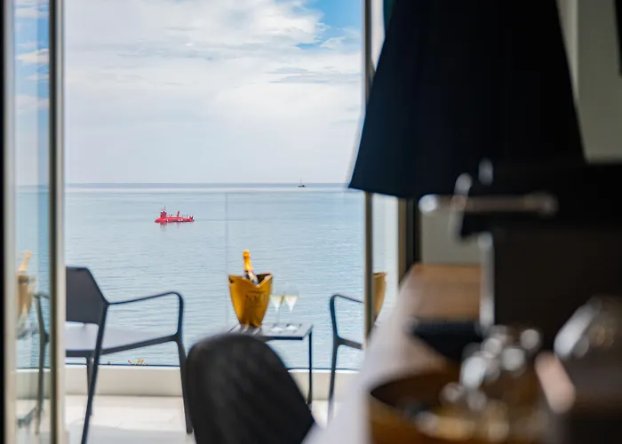 Naxos Marina Bay Bed & Breakfast 4*